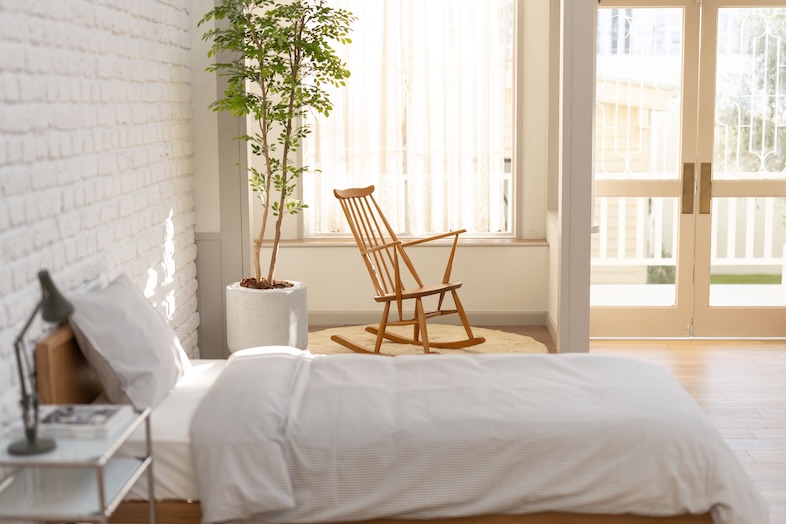 OLD OLIVE｜【Aゾーン】窓からの自然光がやさしく広がるので、プロダクトや人物撮影の背景としても使いやすい