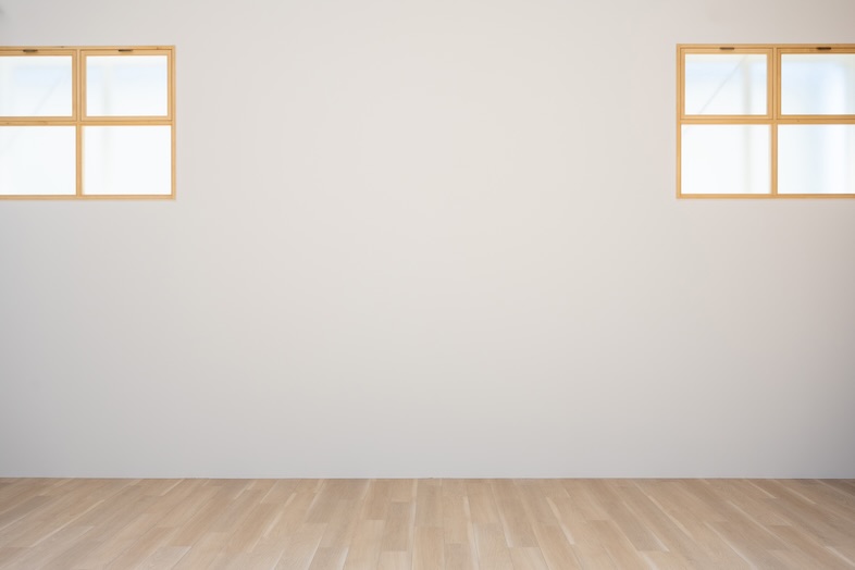 OLD OLIVE｜【Aゾーン】余白のある白壁と木枠窓