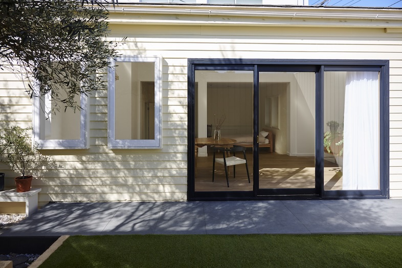 OLD OLIVE｜【ガーデン】屋内外を横断する撮影が可能