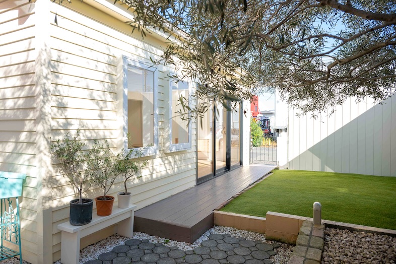 OLD OLIVE｜【ガーデン】自然光の中で軽やかな屋外カットが撮れる