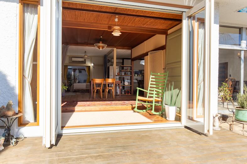 アルバートハウス練馬｜【1階】テラスから室内を引き出みた構図