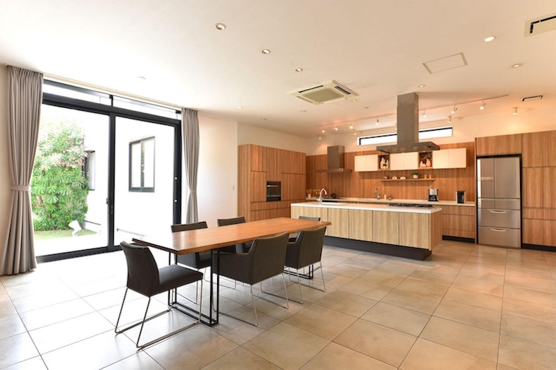 スタジオPia34.辰巳｜【1F】ダイニングからキッチンまで見渡せる引きの構図