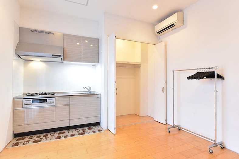 スタジオPia34.辰巳｜【1F】白を基調としたサブキッチンスペース