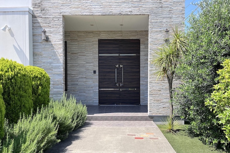 スタジオPia34.辰巳｜【1F】重厚な玄関扉