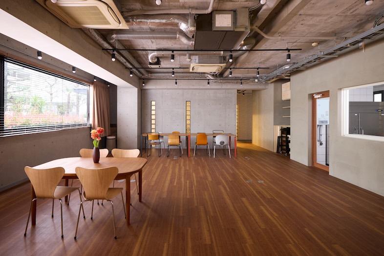 STUDIO IKERU｜家具や小物も豊富に完備しているので、撮影シーンに合わせてレイアウトを組めます