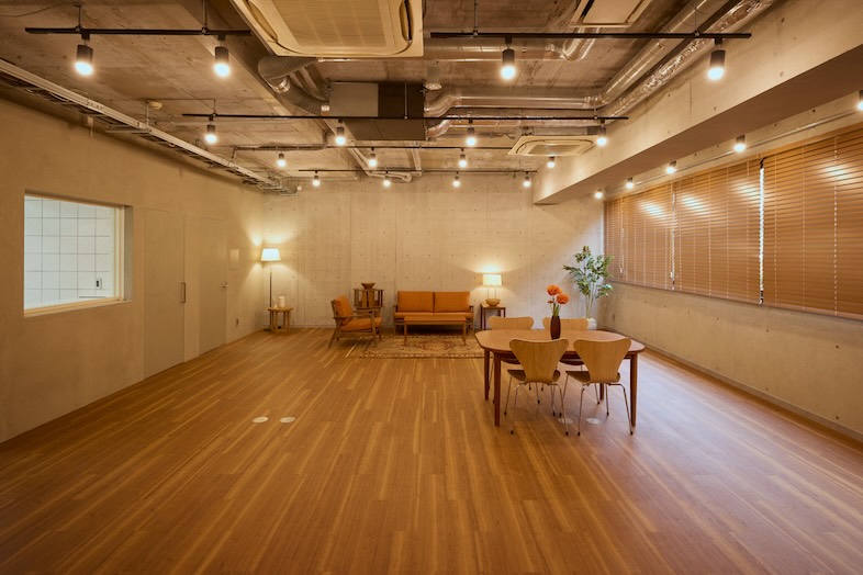 STUDIO IKERU｜調光照明により、シーンに合わせた雰囲気作りが可能です