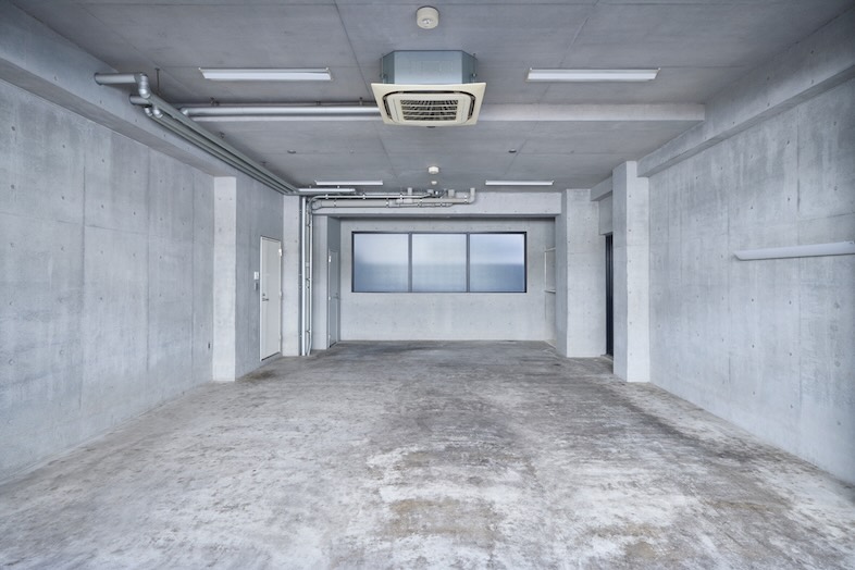 STUDIO IKERU｜【パーキングスタジオ】インダストリアルな質感は車両撮影だけでなくMVやファッション撮影の背景ともマッチ