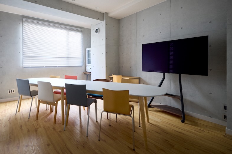 STUDIO IKERU｜ミニマル会議室はビジネスシーンや、企業系コンテンツの収録に