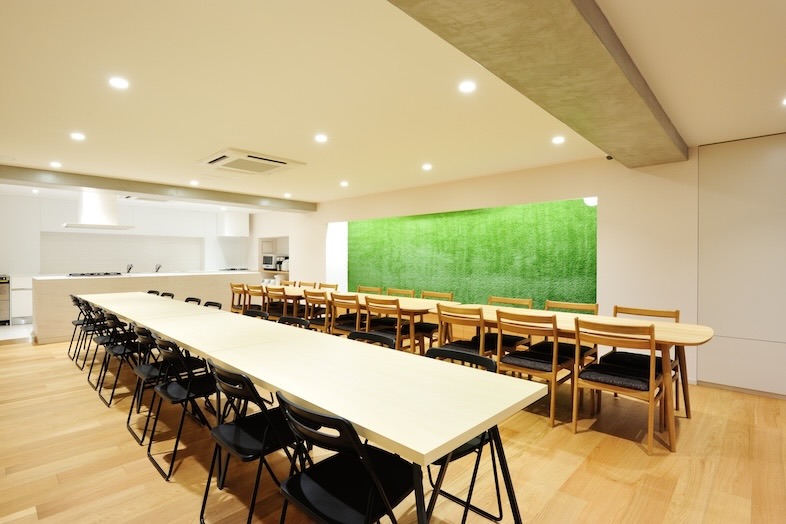 レンタルキッチンスペース Patia 東麻布店｜テーブル・椅子を動かして、自由なレイアウトでご使用可能