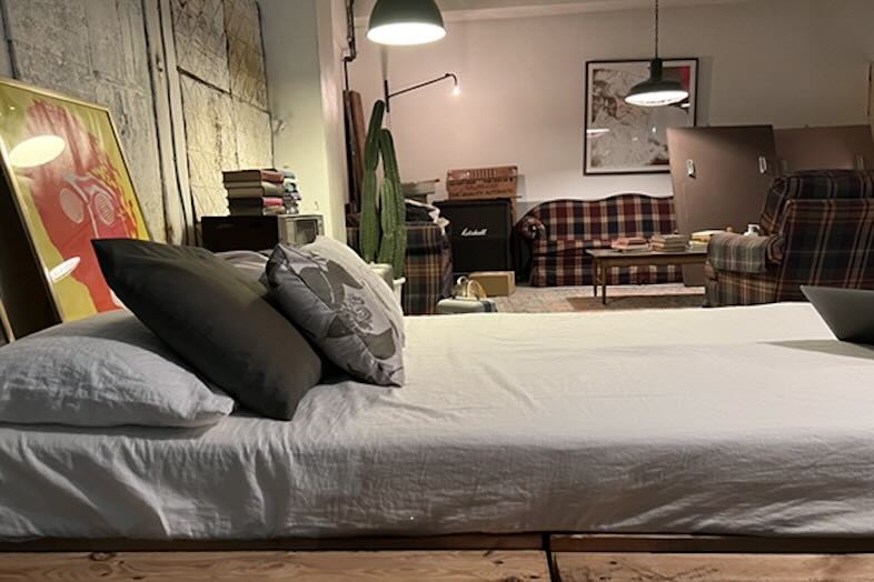 旧海岸スタジオ 浅草(第四、第十一、第十二)｜【第四スタジオ】CMやMVのナイトシーンに最適なベッドエリア