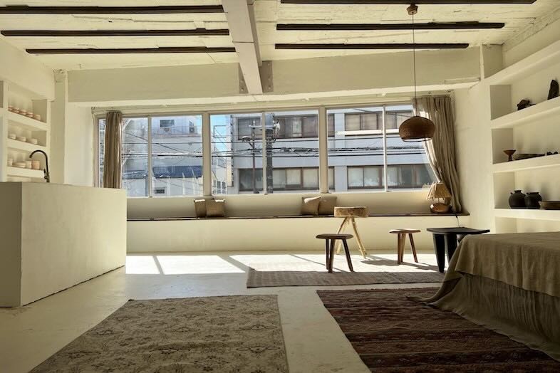 旧海岸スタジオ 浅草(第四、第十一、第十二)｜【第十一スタジオ】窓からは自然光が豊富に差し込みます