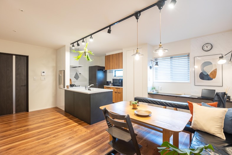 House studio MD｜白とウッドを基調としたナチュラルモダンな空間