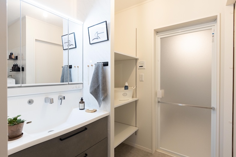 House studio MD｜明るく清潔感のある洗面台スペースは、化粧品・スキンケア撮影に最適