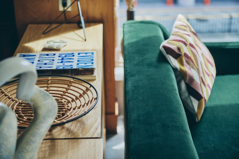 UNWEDDING中之島｜【1F】カラフルな家具を主役にしたインテリア・ファッション系コンテンツに