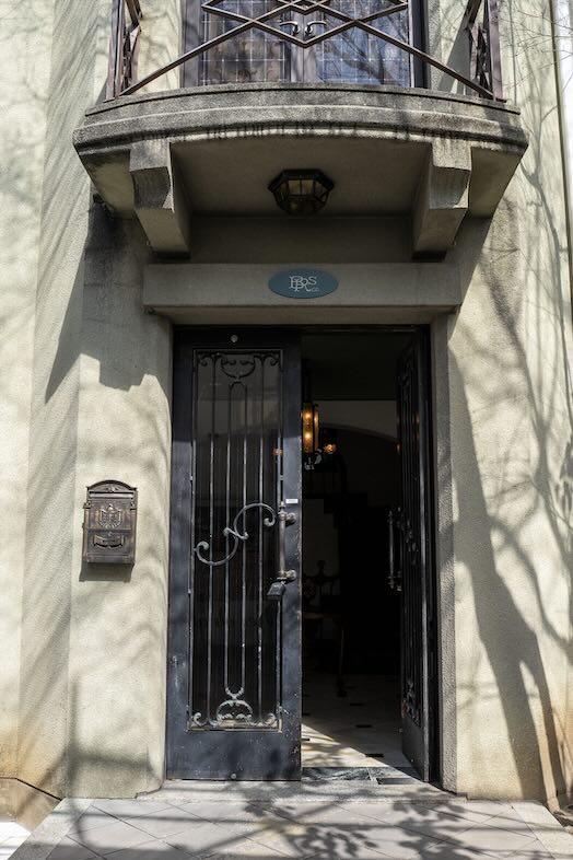 ブラームス アートカフェ｜洋館の外観