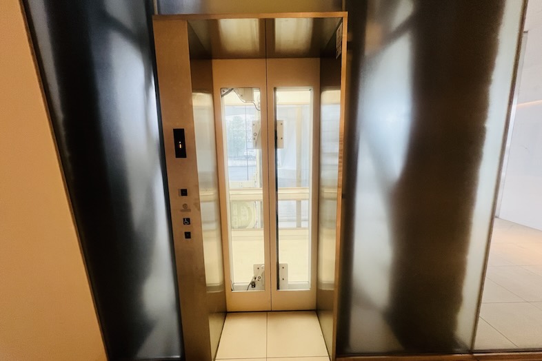 東松山 元結婚式場 LEAF｜【エレベーター】1棟貸しのため、エレベーター内の撮影も可能