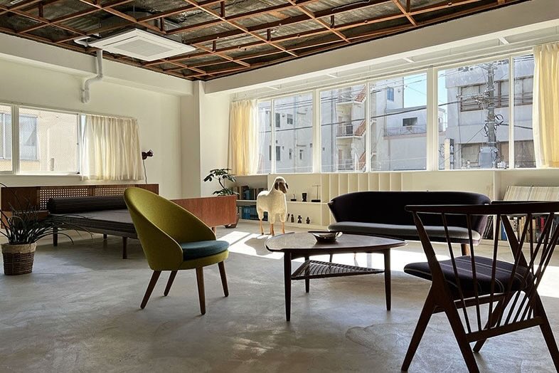 旧海岸スタジオ 浅草(第四、第十一、第十二)｜【第十二スタジオ】陽当たりの良さとカラフルな家具が魅力