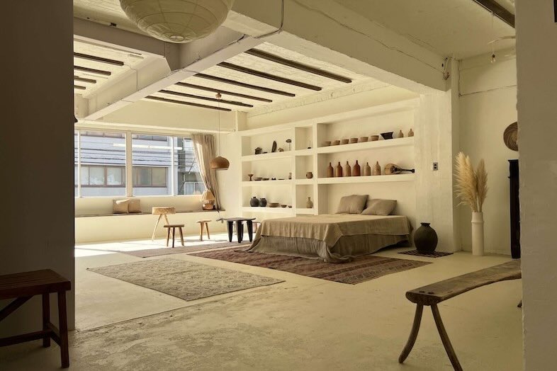 旧海岸スタジオ 浅草(第四、第十一、第十二)｜【第十一スタジオ】100%自然素材の漆喰壁が広がるスタジオ