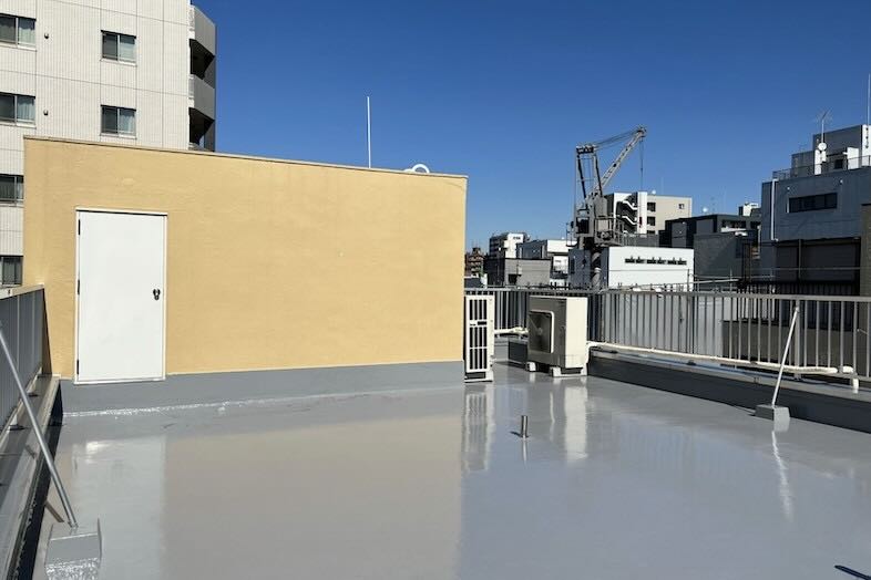 旧海岸スタジオ 浅草(第四、第十一、第十二)｜【屋上】空と街並みが広がる屋上は、開放感あふれるシーン撮影に最適