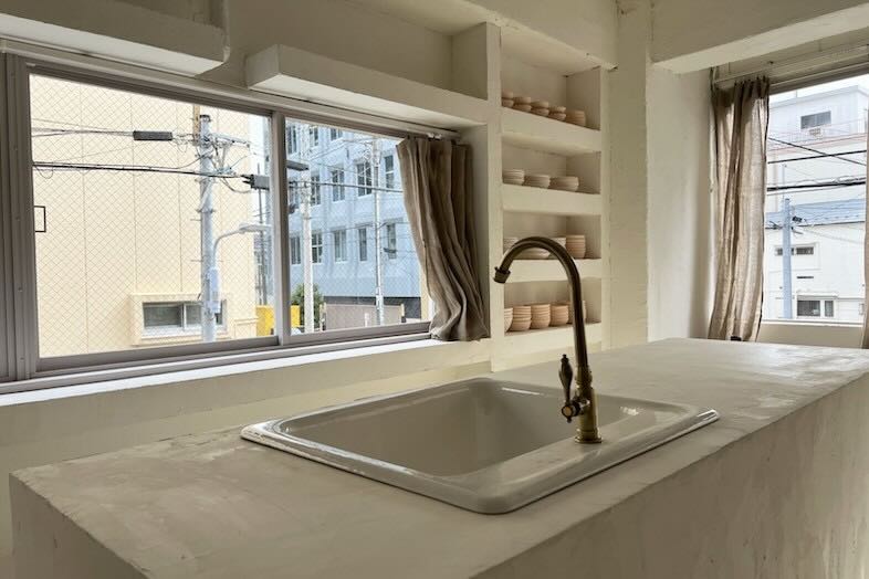 旧海岸スタジオ 浅草(第四、第十一、第十二)｜【第十一スタジオ】シンプルな漆喰のシンク