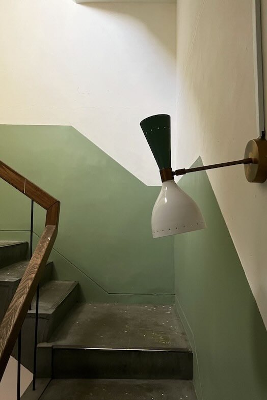 旧海岸スタジオ 浅草(第四、第十一、第十二)｜グリーンが印象的な共用階段