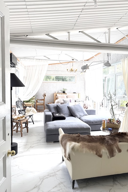 LA SABINA 印西｜【2F】ラスティックモダンのリビングは、生活感あるシーンやインタビュー・対談撮影に最適です