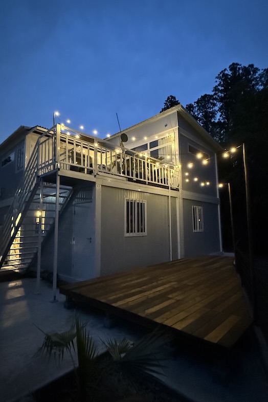 LA SABINA 印西｜夜の屋外はライティングにより、海外リゾートのような雰囲気で撮影可能