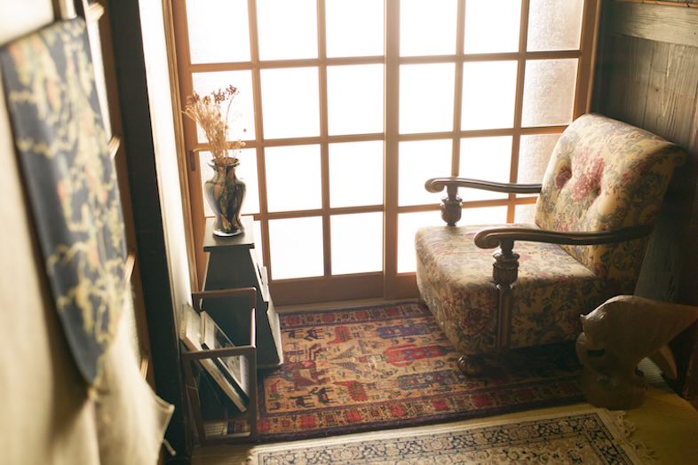 soycasa akikawa｜レトロな家具や小物を揃えた室内