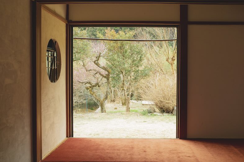 soycasa akikawa｜玄関横に位置する6畳の和室
