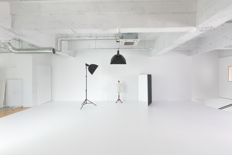 That’s color vase 2st メゾネット｜天井の照明バトンや照明機材を活用して明るく撮影することも可能＜要事前相談＞
