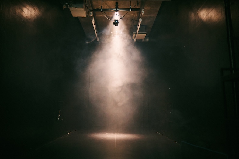 in the house / Shibuya “Gallery”｜【B1F】スモークを焚けば映画のワンシーンのような世界に