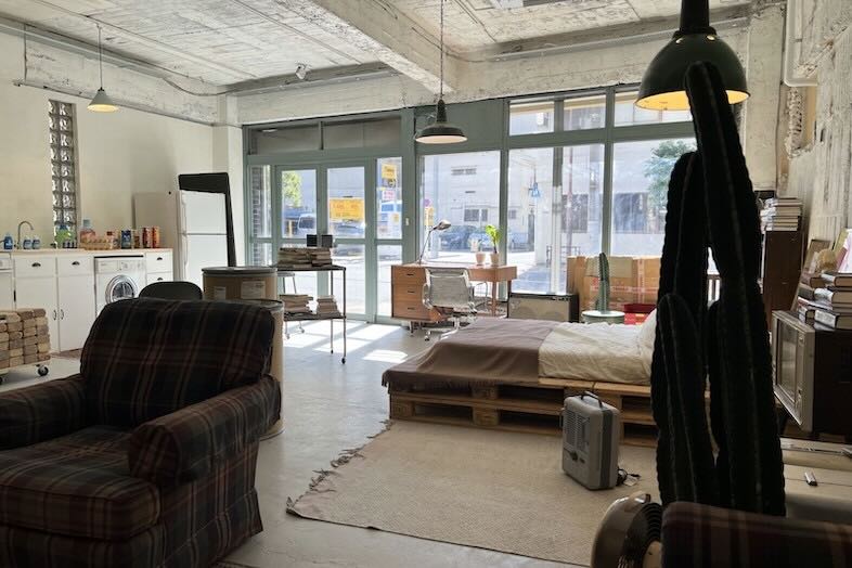 旧海岸スタジオ 浅草(第四、第十一、第十二)｜【第四スタジオ】海外映画的な生活シーン撮影に