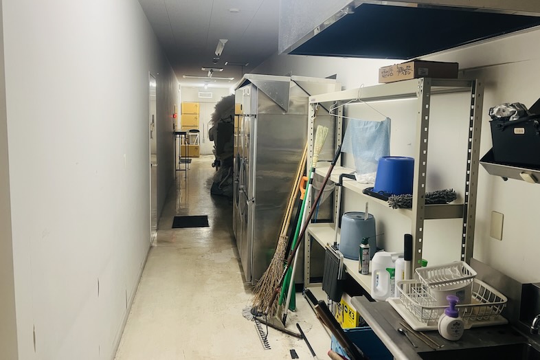 東松山 元結婚式場 LEAF｜【1F バックヤード】ホテルや結婚式場のバックヤードシーンの撮影に最適