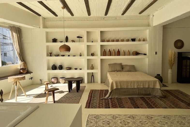 旧海岸スタジオ 浅草(第四、第十一、第十二)｜100%自然素材の漆喰壁が広がる