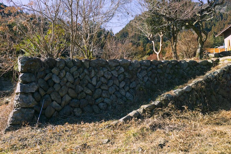 soycasa akikawa｜石垣の塀とスロープ