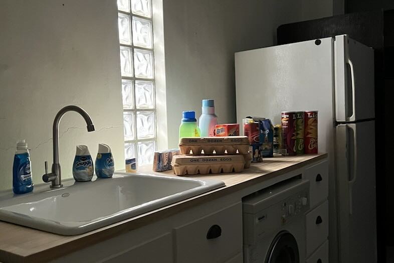 旧海岸スタジオ 浅草(第四、第十一、第十二)｜【第四スタジオ】清潔感のあるキッチンエリアは、食品・日用品・インテリアブランドの撮影に