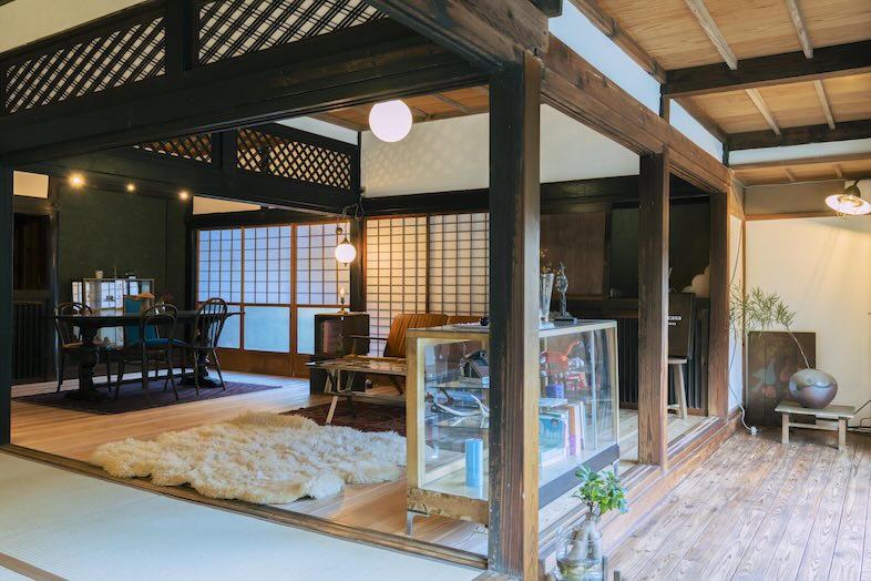 soycasa akikawa｜フローリング床の洋室は、リビングダイニングシーンの撮影に最適