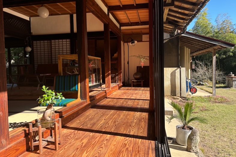 soycasa akikawa｜朝から日暮れまで光が入る広い縁側