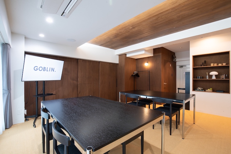 GOBLIN.目黒店 -ROOM2-｜奥行きのある室内と上質なインテリアで構成された空間