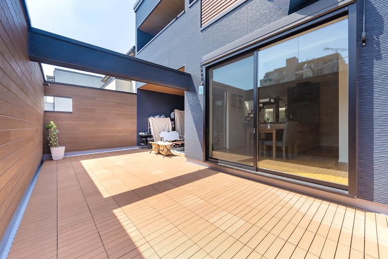 Villa Olive 板橋蓮根｜シームレスにつながるテラスと室内