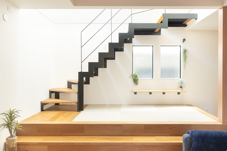 Villa Olive 板橋蓮根｜印象的な階段と自然光が美しく抜けるリビング階段