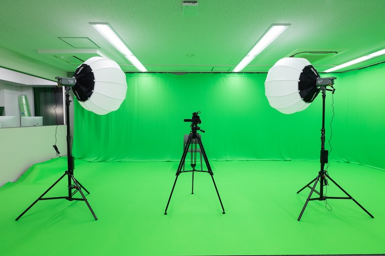 MediArt Studio｜【スタジオ クロマキー撮影】Web講演会や企業配信、背景合成を活かした映像コンテンツ制作に最適