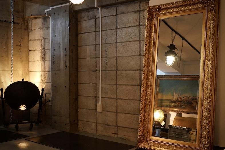 UGETSU Atelier｜【3F】無骨なテクスチャが空間に深みを与えます