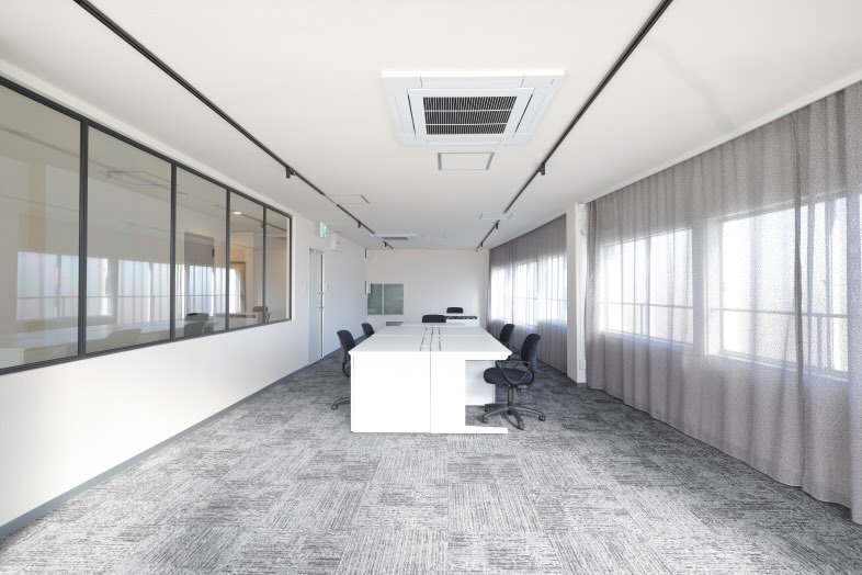 Sun Pro｜【3F Office】奥行きあるレイアウトは、歩きや動きのあるシーン撮影に最適