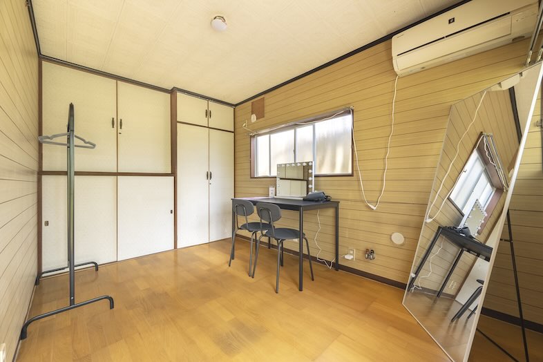 S-Studio保土ヶ谷｜控室・更衣室として機能するシンプルな空間は、コスプレや着物撮影前の身支度スペースとしても◎