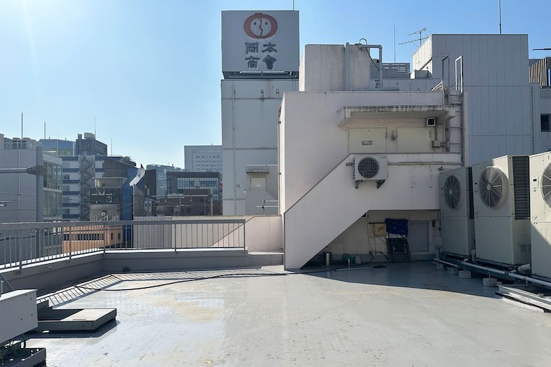 旧海岸第十六スタジオ｜【屋上】秋葉原の街並みを背景に撮影可能 ※オプション&要事前相談