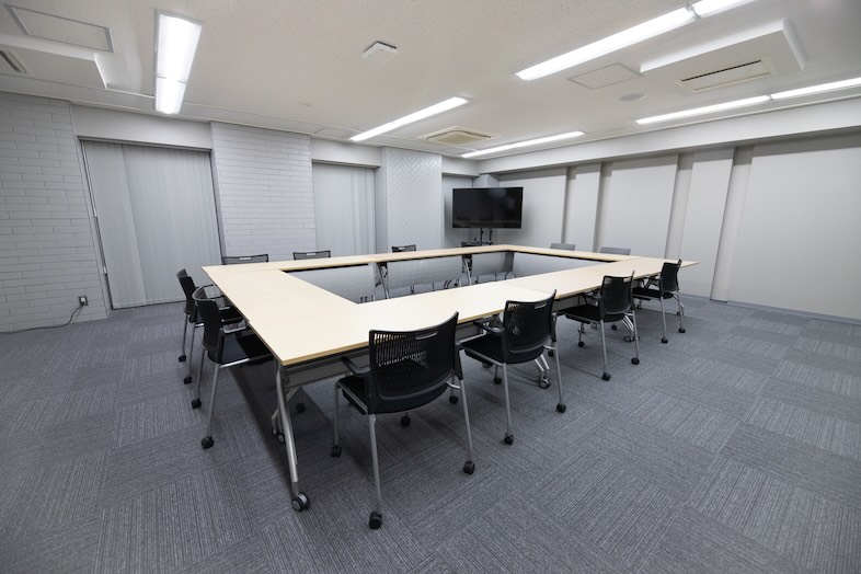 MediArt Studio｜【スタジオ 会議室使用】セミナー収録や講演撮影、企業研修に