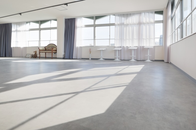 Sun Pro｜【4F Sunroom】24時間利用可なので、時間帯で変わる光の表情を活かした印象的な演出が可能