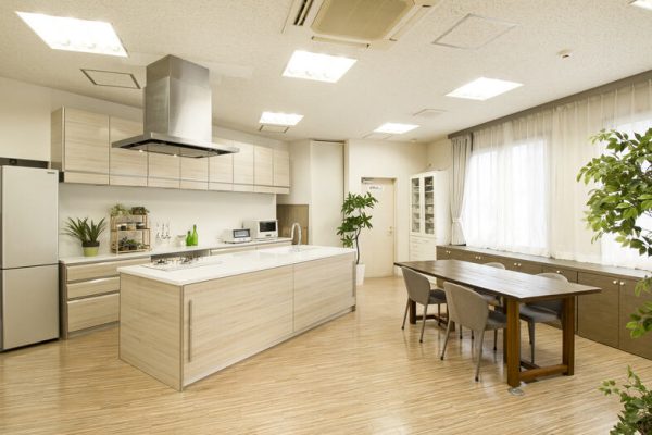 キッチンとダイニングをつなぐ回遊動線 暮らし全体を魅せる撮影