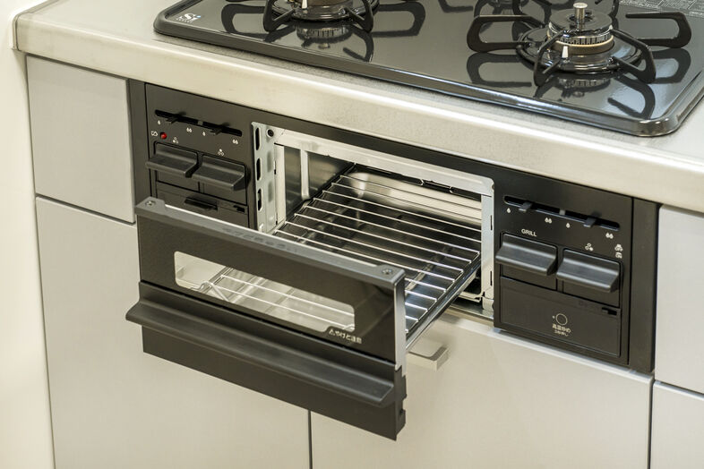 麻布十番メインキッチンスタジオ｜グリル扉を開けた使用イメージカット 調理シーン再現撮影に